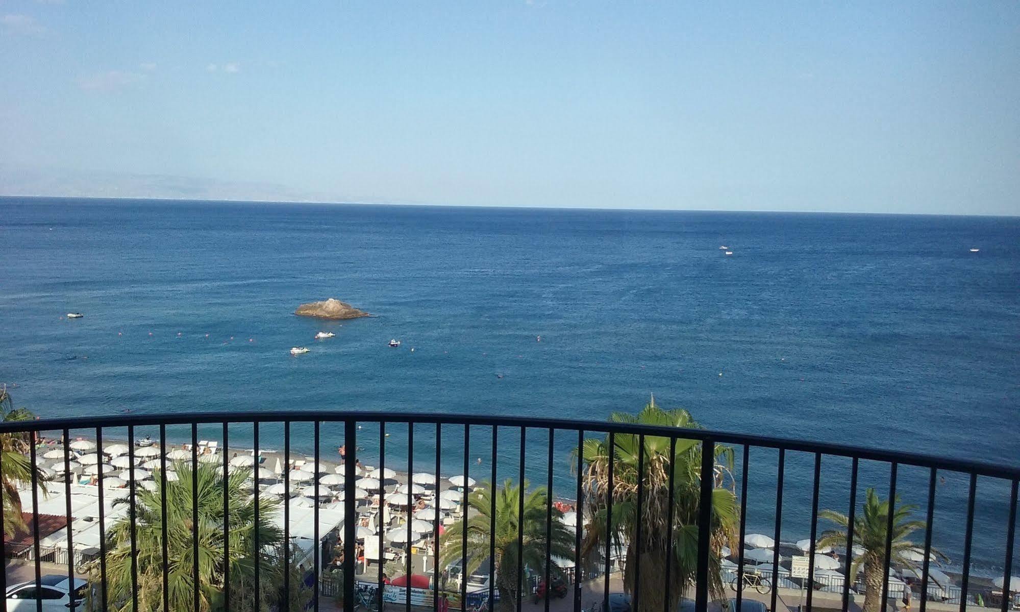 Elihotel SantʼAlessio Siculo Zewnętrze zdjęcie